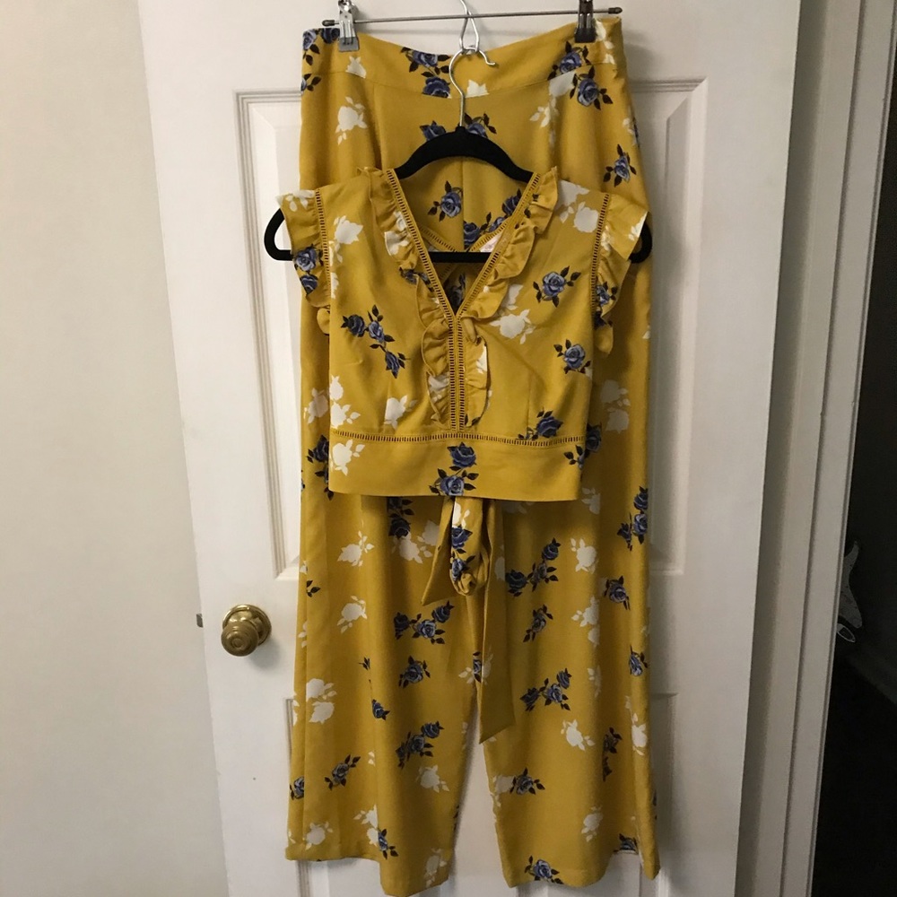 Yellow floral patterned matching set! Size medium